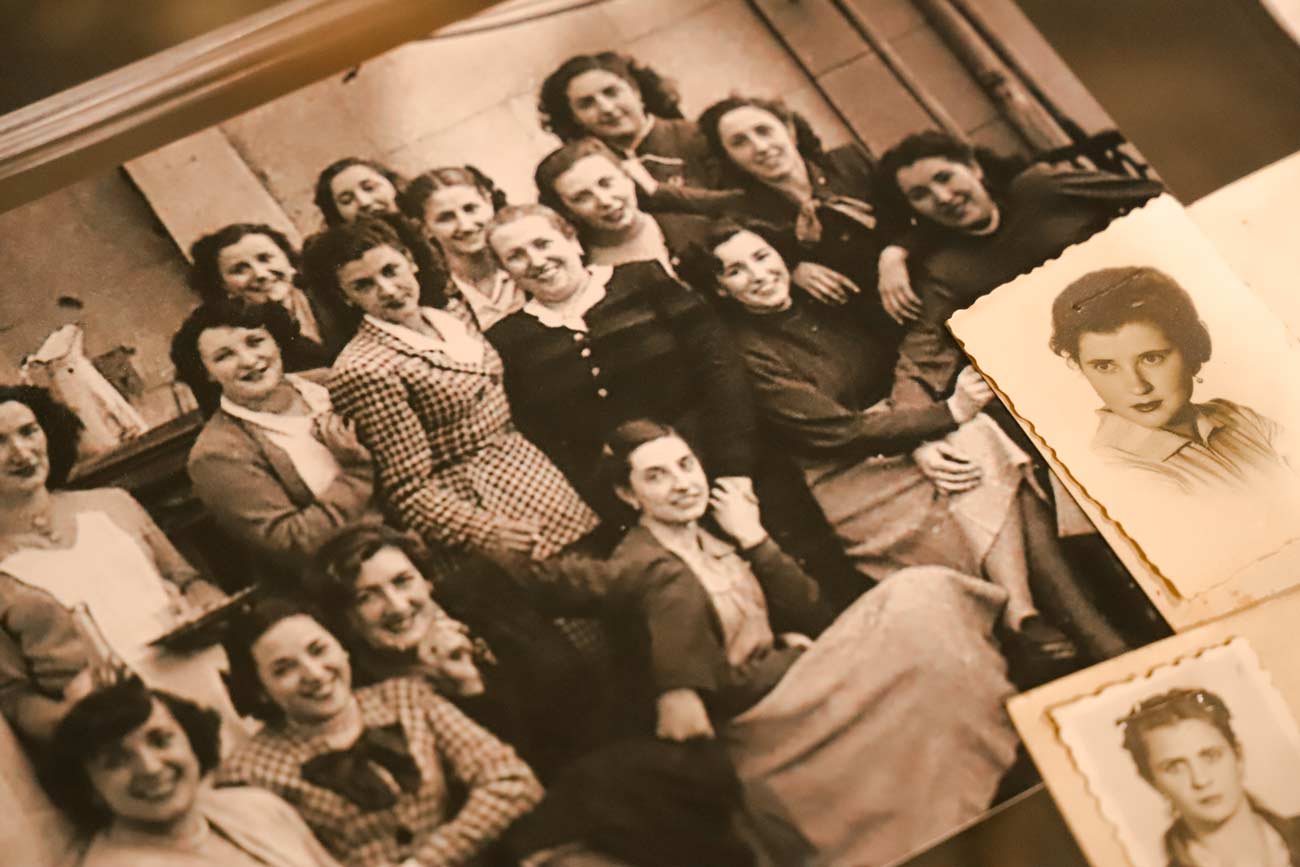 CLASES DE COSTURA PAMPLONA IRUÑA ACADEMIA CURSOS COSTURA PATRONAJE Y CONFECCIÓN INARI JÜN PAMPLONA IRUÑA EXCURSIÓN A MUSEO DE NAVARRA SEVE URRUTIA