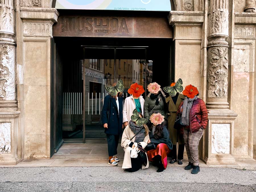 CLASES DE COSTURA PAMPLONA IRUÑA ACADEMIA CURSOS COSTURA PATRONAJE Y CONFECCIÓN INARI JÜN PAMPLONA IRUÑA EXCURSIÓN A MUSEO DE NAVARRA SEVE URRUTIA