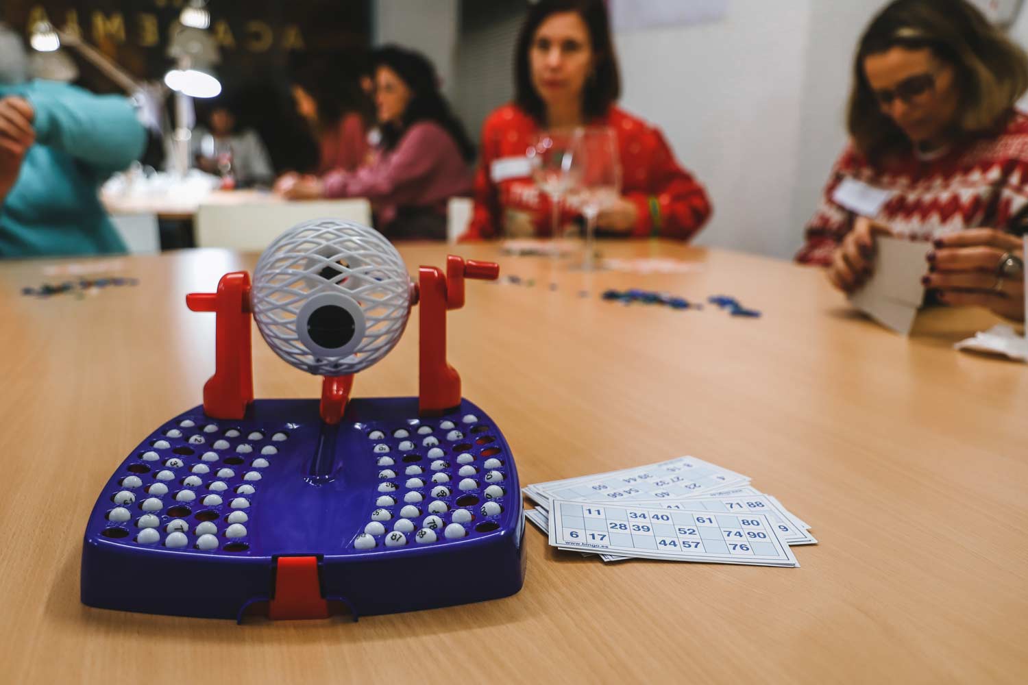 bingo y merienda navideña Pamplona Inari Jün Academia de Diseño, Patronaje y Confección, taller de costura, aprende a coser