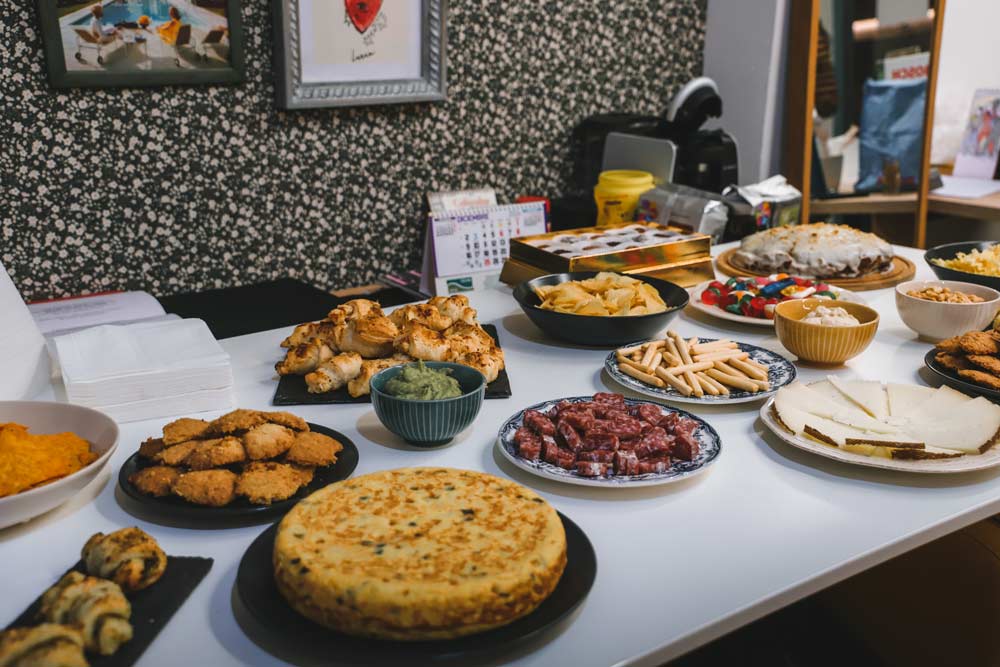 bingo y merienda navideña Pamplona Inari Jün Academia de Diseño, Patronaje y Confección, taller de costura, aprende a coser