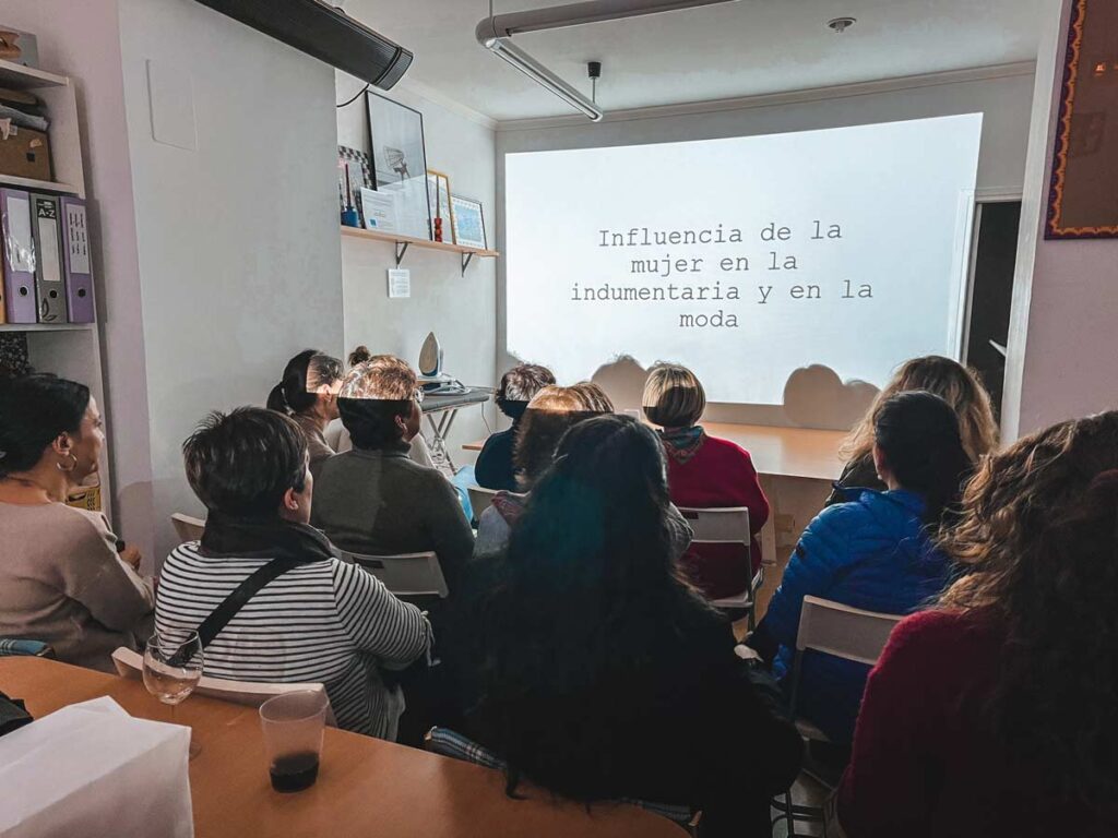 Pamplona Inari Jün Academia de Diseño, Patronaje y Confección, taller de costura, aprende a coser CHARLA SOBRE LA MUJER EN LA HISTORIA DE LA INDUMENTARIA 8M DIA DE LA MUJER