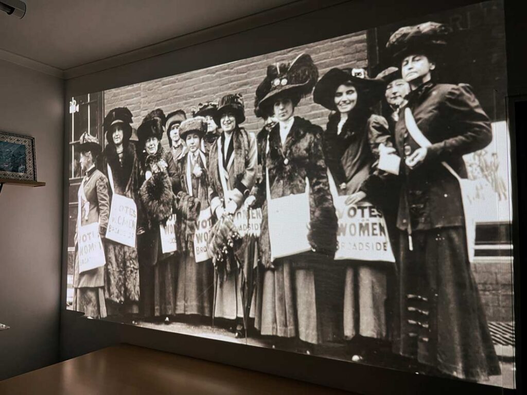 Pamplona Inari Jün Academia de Diseño, Patronaje y Confección, taller de costura, aprende a coser CHARLA SOBRE LA MUJER EN LA HISTORIA DE LA INDUMENTARIA 8M DIA DE LA MUJER