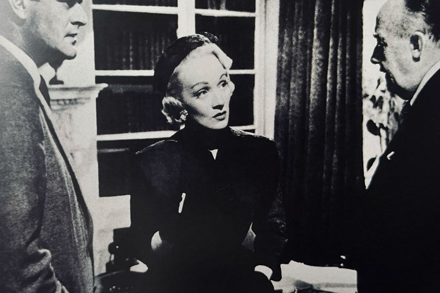 CRISTOBAL BALENCIAGA EN EL CINE MARLENE DIETRICH
