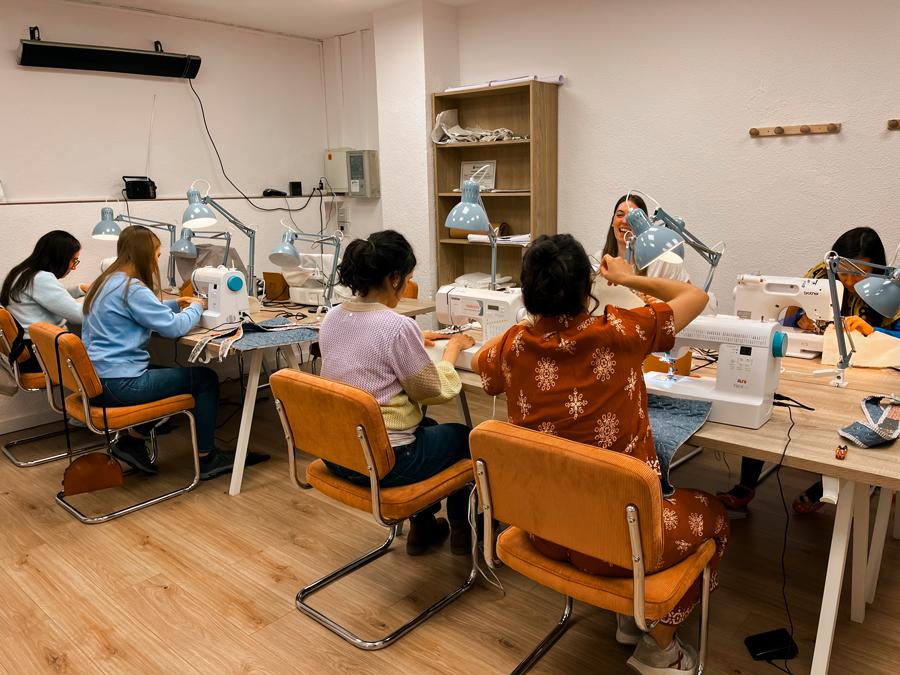 ACADEMIA CURSOS COSTURA PATRONAJE Y CONFECCIÓN INARI JÜN PAMPLONA IRUÑA CLASES DE COSTURA PAMPLONA IRUÑA TALLER PRIVADO DE COSTURA