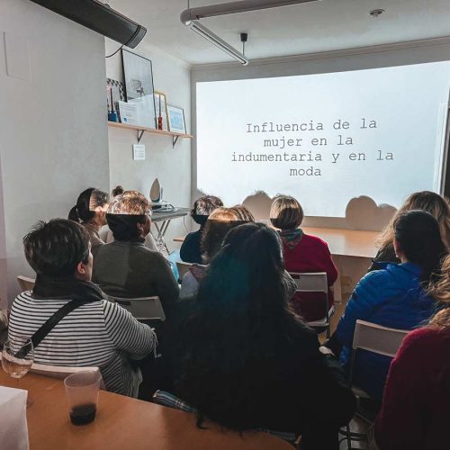 Pamplona Inari Jün Academia de Diseño, Patronaje y Confección, taller de costura, aprende a coser CHARLA SOBRE LA MUJER EN LA HISTORIA DE LA INDUMENTARIA 8M DIA DE LA MUJER